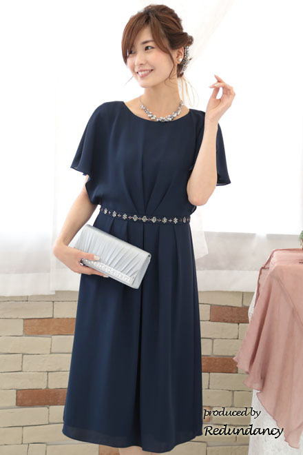 ネイビーのケープ風スリーブウエストビジュードレス