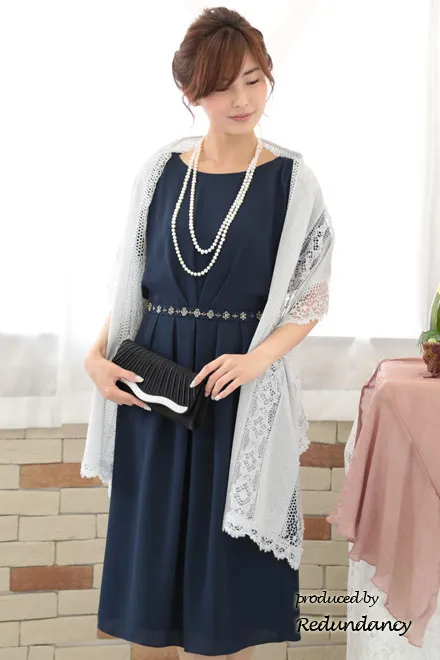 ネイビーのケープ風スリーブウエストビジュードレス