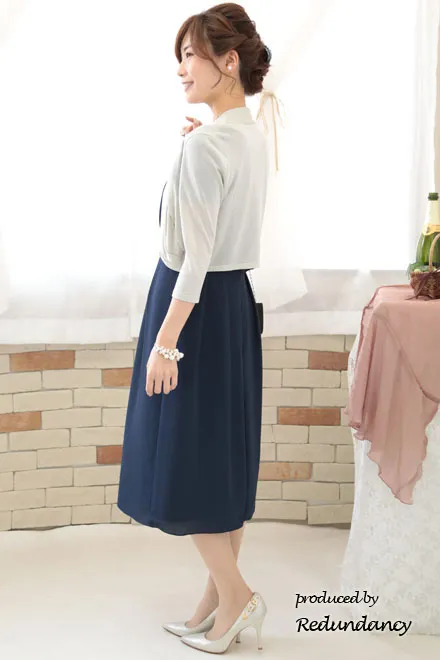 ネイビーのケープ風スリーブウエストビジュードレス