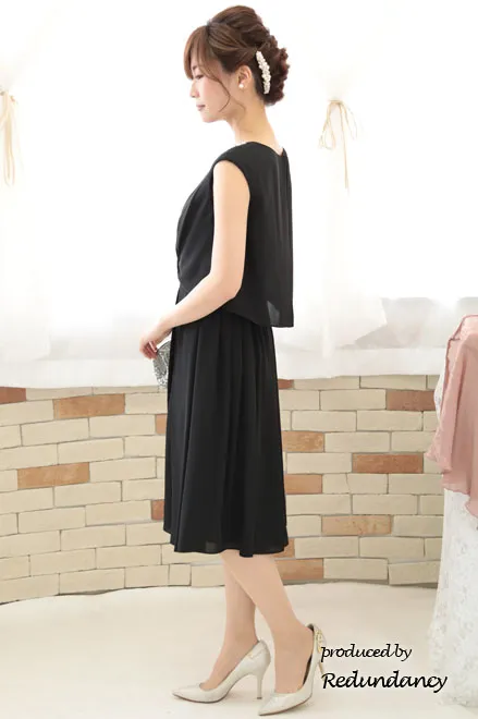 ブラックのビジュー付きガウチョパンツドレス