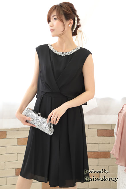 ブラックのビジュー付きガウチョパンツドレス