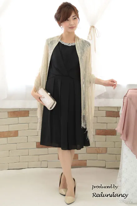 ブラックのビジュー付きガウチョパンツドレス