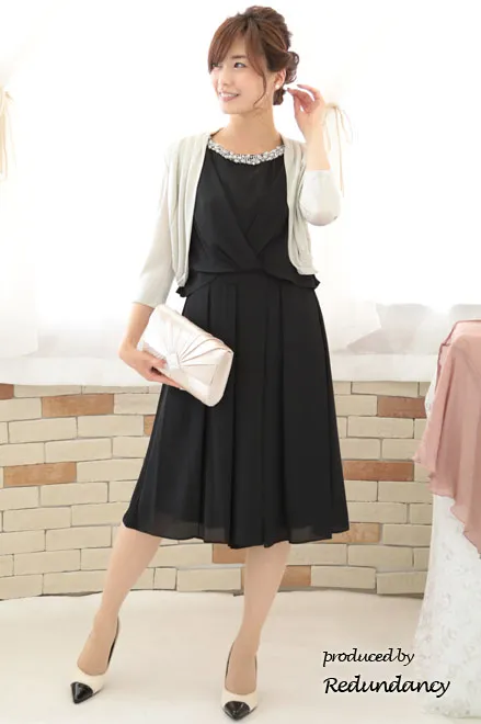 ブラックのビジュー付きガウチョパンツドレス