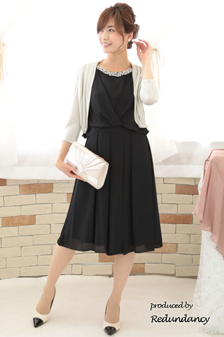 ブラックのビジュー付きガウチョパンツドレス