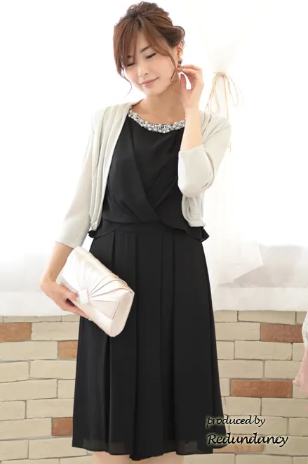 ブラックのビジュー付きガウチョパンツドレス