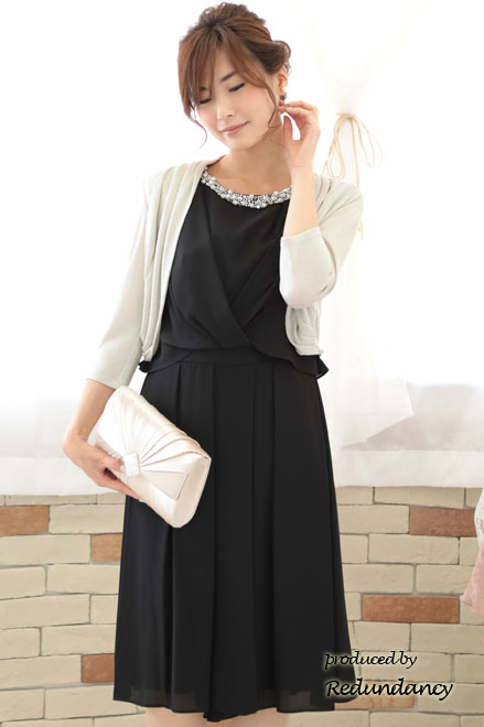 ブラックのビジュー付きガウチョパンツドレス