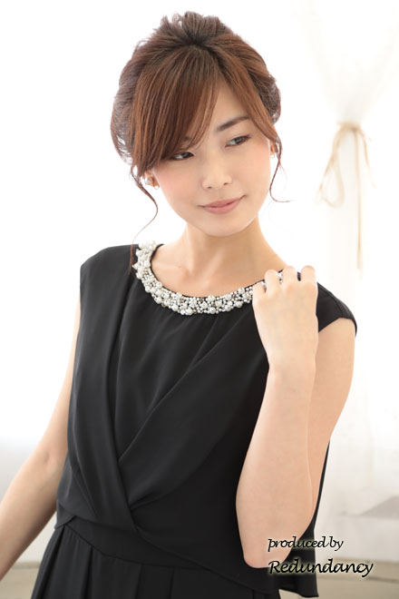 ブラックのビジュー付きガウチョパンツドレス