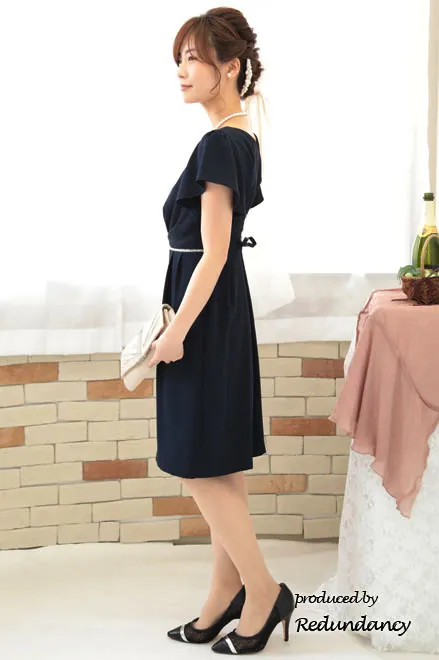 ネイビーのフレアスリーブタイトドレス