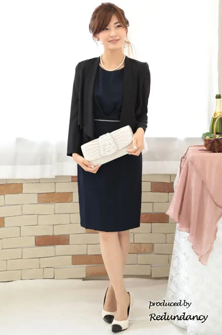 ネイビーのフレアスリーブタイトドレス