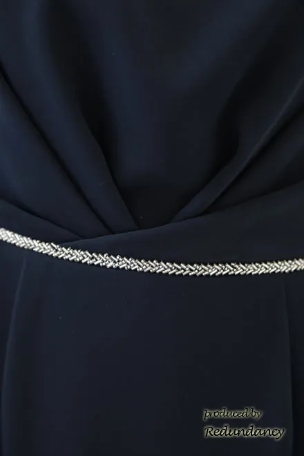 ネイビーのフレアスリーブタイトドレス