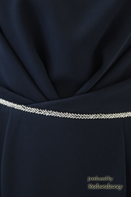 ネイビーのフレアスリーブタイトドレス