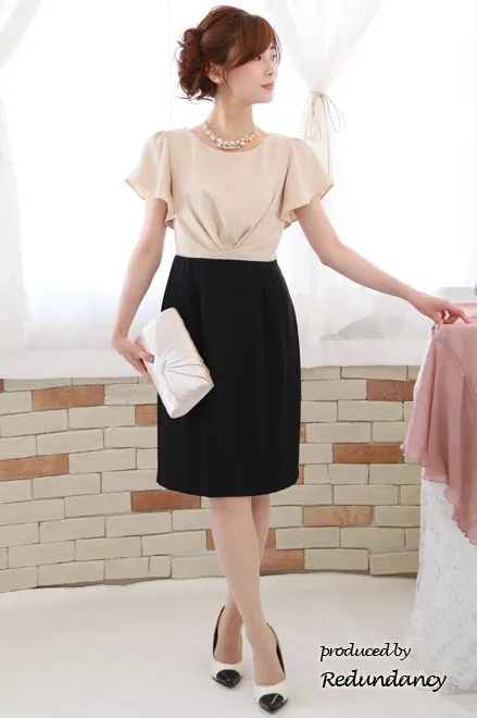 ベージュ×ブラックのフレアスリーブバイカラータイトドレス