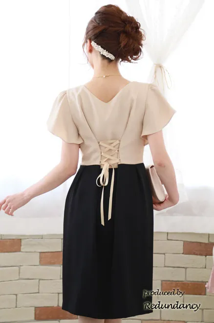 ベージュ×ブラックのフレアスリーブバイカラータイトドレス