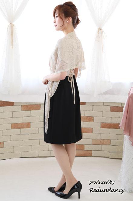 ベージュ×ブラックのフレアスリーブバイカラータイトドレス