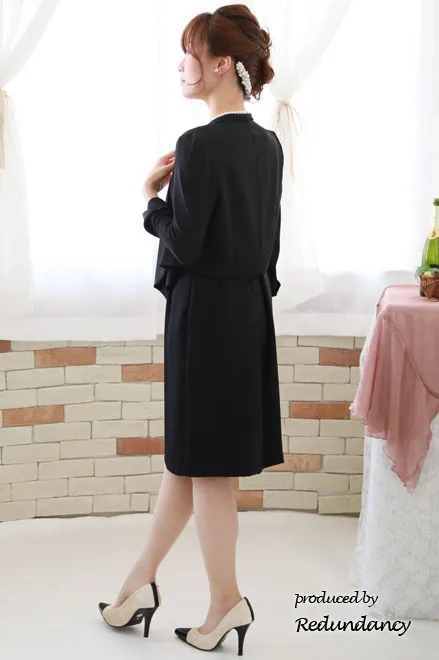 ベージュ×ブラックのフレアスリーブバイカラータイトドレス