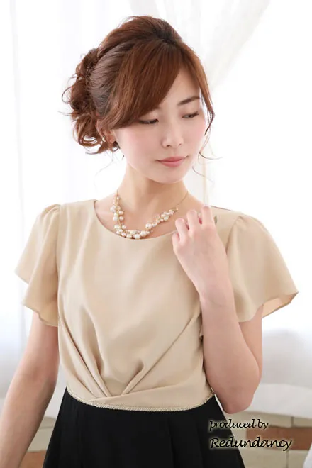 ベージュ×ブラックのフレアスリーブバイカラータイトドレス