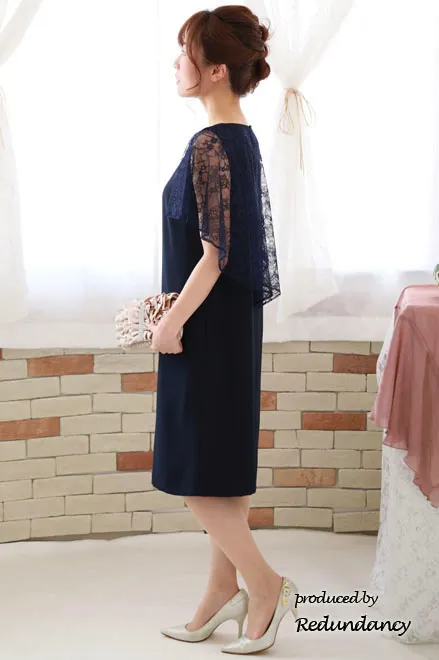 ネイビーのレースケープ風シンプルドレス