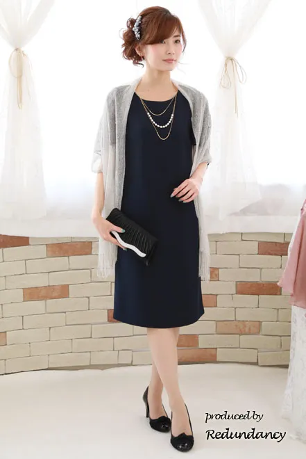 ネイビーのレースケープ風シンプルドレス