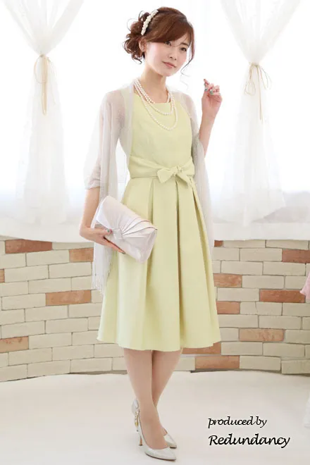 レモンイエローのネックレス付きウエストリボンドレス