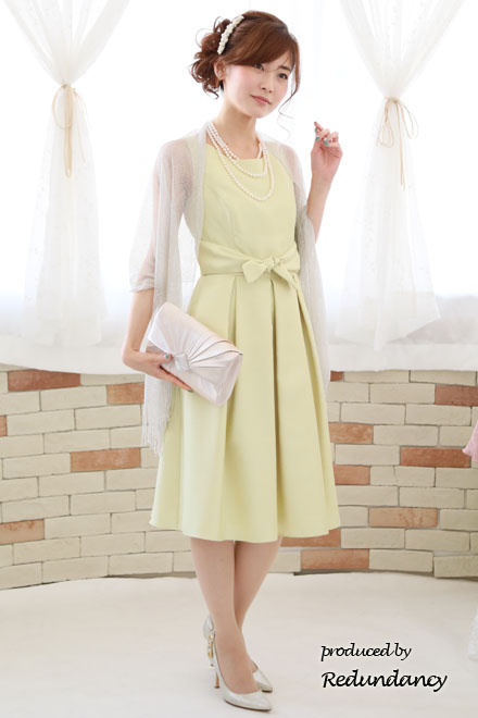 レモンイエローのネックレス付きウエストリボンドレス
