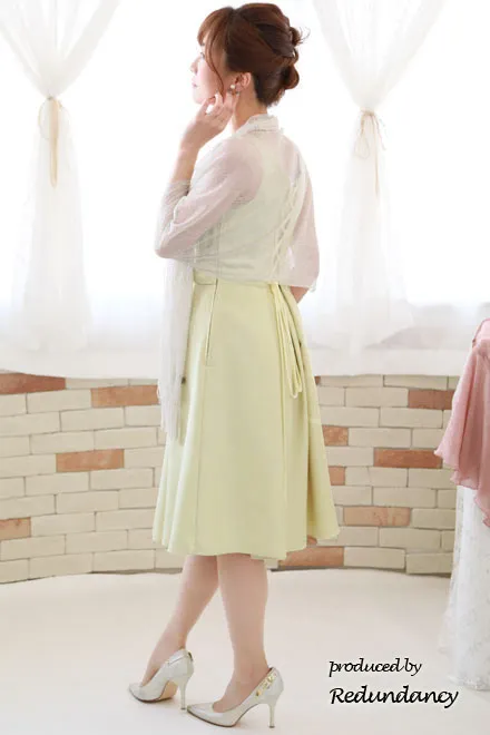 レモンイエローのネックレス付きウエストリボンドレス