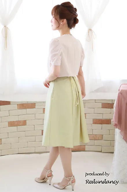 レモンイエローのネックレス付きウエストリボンドレス