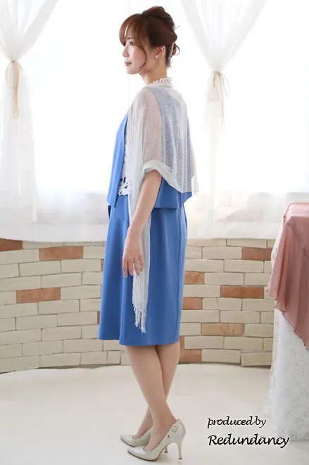 ブルーのフラワーモチーフレース切替ドレス