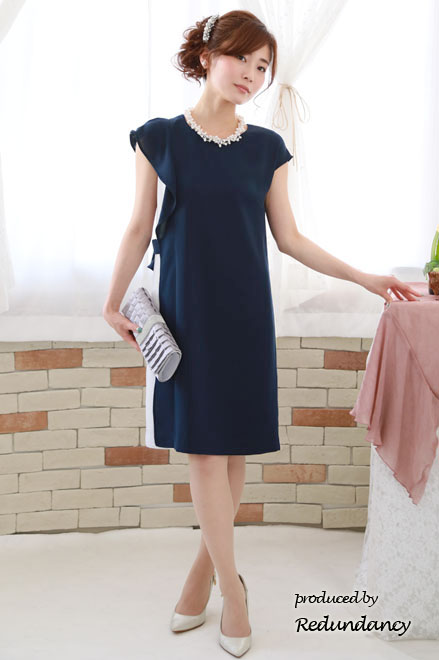 ネイビー×ホワイトのショルダーフリルバイカラードレス