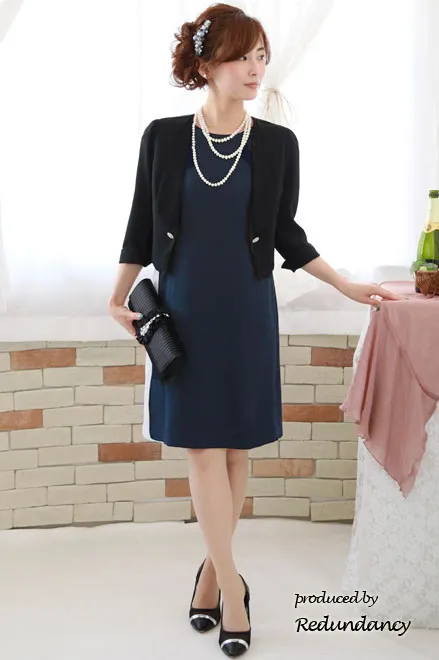 ネイビー×ホワイトのショルダーフリルバイカラードレス