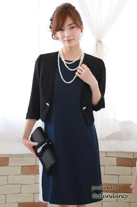 ネイビー×ホワイトのショルダーフリルバイカラードレス