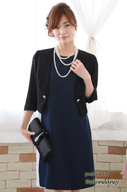 ネイビー×ホワイトのショルダーフリルバイカラードレス