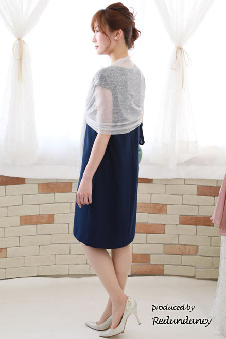 ネイビー×ホワイトのショルダーフリルバイカラードレス