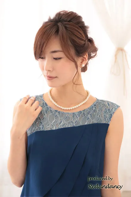 ブルーのレース切替アシンメトリーフリルドレス