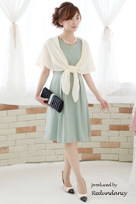 ライトグリーンのビーズ付きウエストリボンVネックドレス