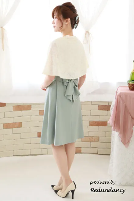 ライトグリーンのビーズ付きウエストリボンVネックドレス