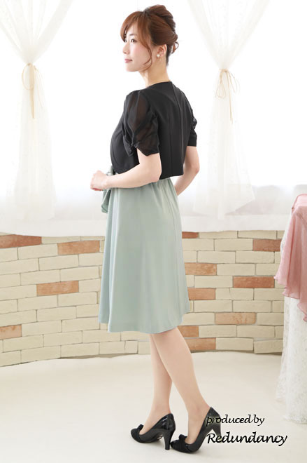 ライトグリーンのビーズ付きウエストリボンVネックドレス