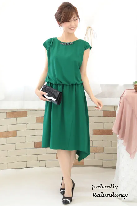 ビビッドグリーンのビジュー付きアシンメトリードレス