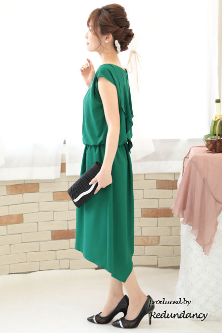 ビビッドグリーンのビジュー付きアシンメトリードレス