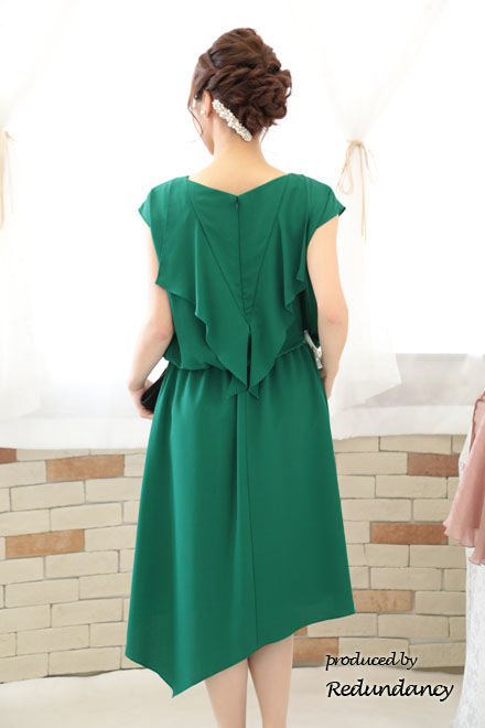 ビビッドグリーンのビジュー付きアシンメトリードレス