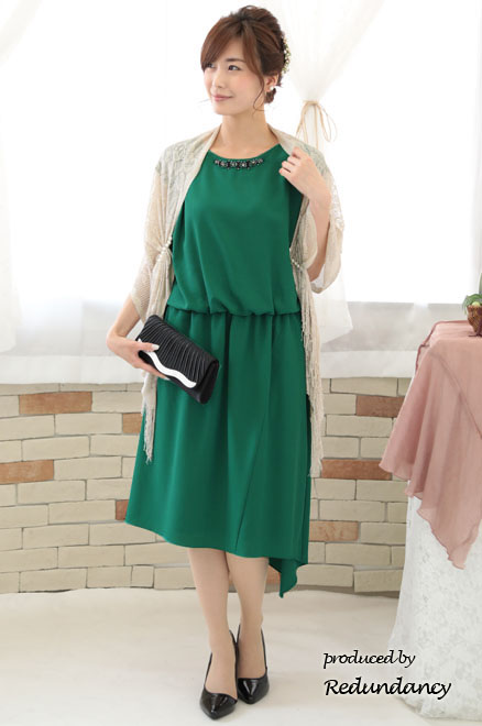 ビビッドグリーンのビジュー付きアシンメトリードレス