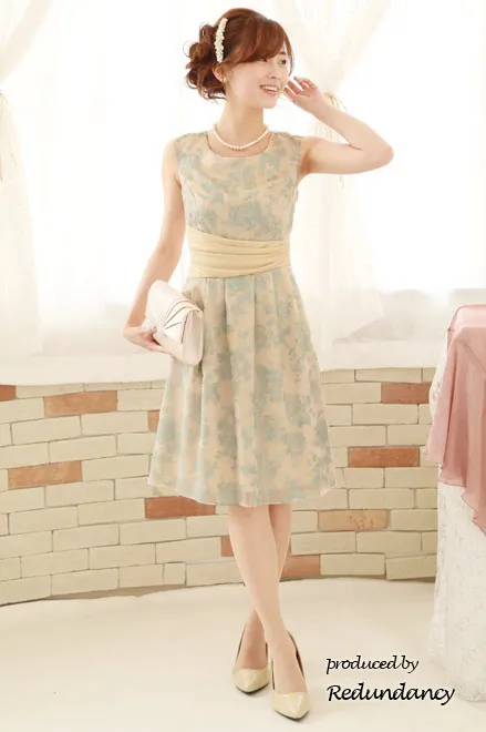 ベージュ×ブルーのオーガンジーフラワードレス