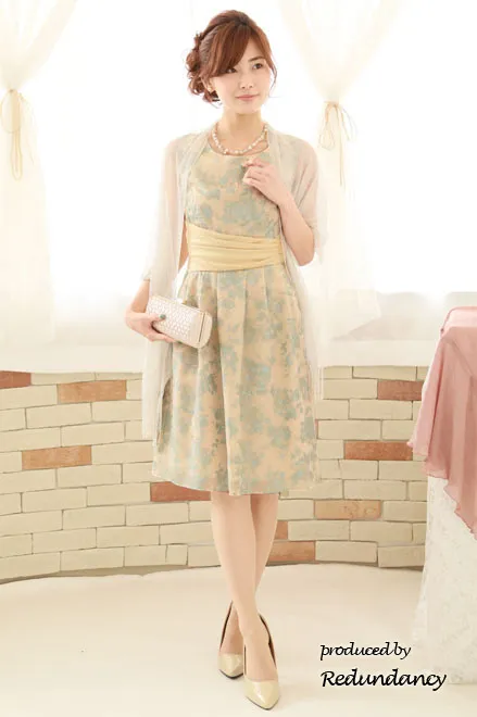 ベージュ×ブルーのオーガンジーフラワードレス