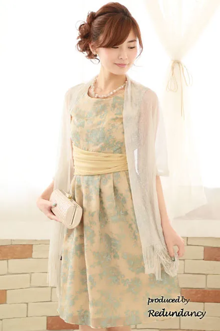 ベージュ×ブルーのオーガンジーフラワードレス