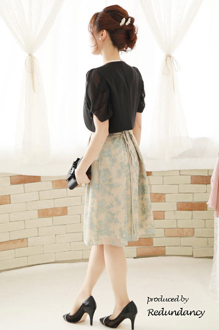 ベージュ×ブルーのオーガンジーフラワードレス