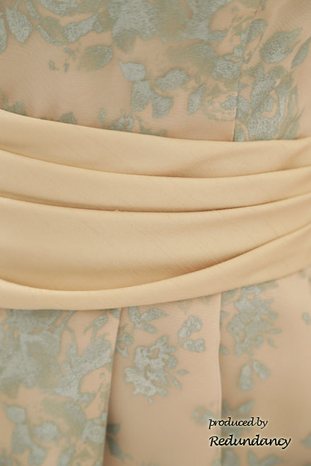 ベージュ×ブルーのオーガンジーフラワードレス