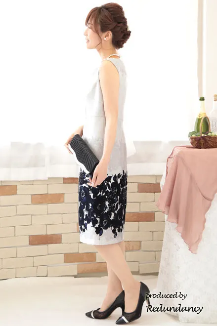 ネイビー×シルバーの花柄エレガントドレス