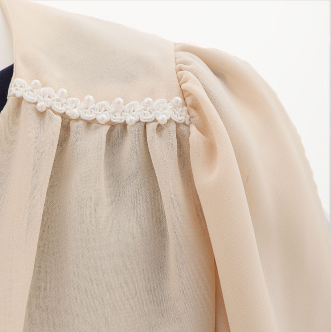 ベージュシフォン胸元ビーズのボレロ