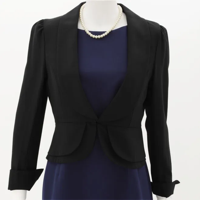 ブラックのジャケット風長袖ボレロ