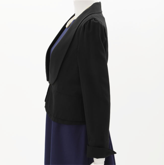 ブラックのジャケット風長袖ボレロ