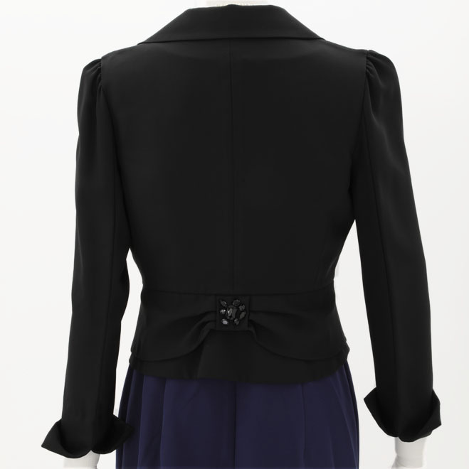 ブラックのジャケット風長袖ボレロ